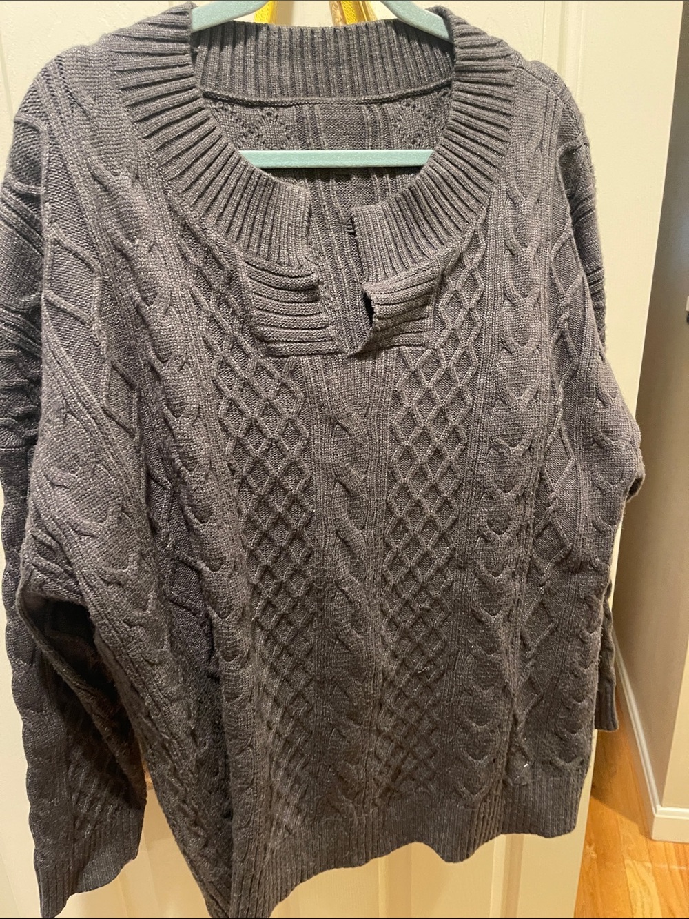 Classic Cable Knit Women's Sweater - Gray